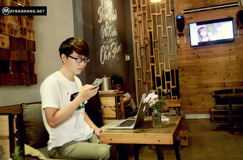 Take Coffee khach hang chu yeu la sinh vien