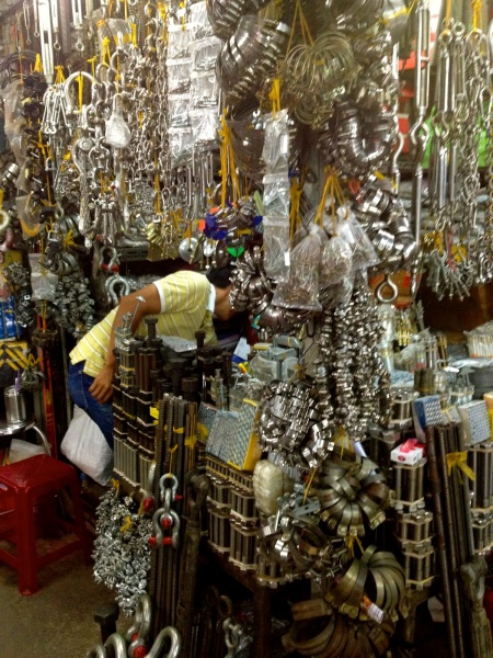 Các linh kiện có thể mua dễ dàng tại các chợ dân sinh