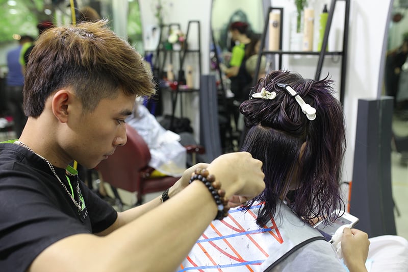 Hoa-an-hair-salon-nhan-vien