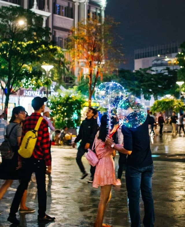 Giáng sinh này hãy dẫn người yêu đến phố đi bộ