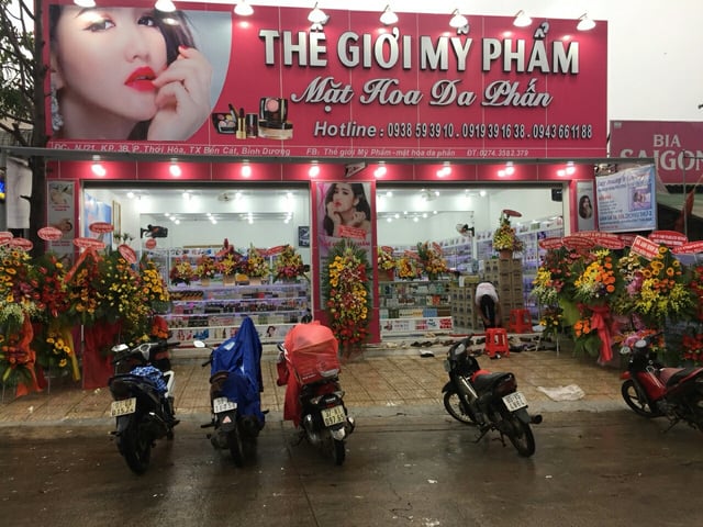cửa hàng mỹ phẩm mặt hoa da phấn