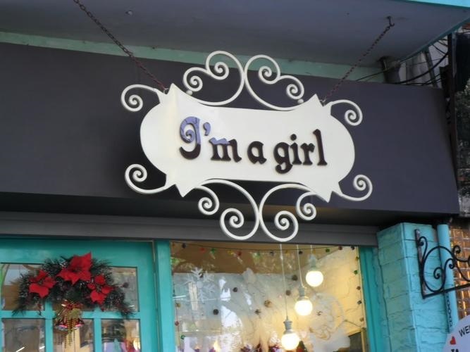 Bảng hiệu shop quần áo đẹp