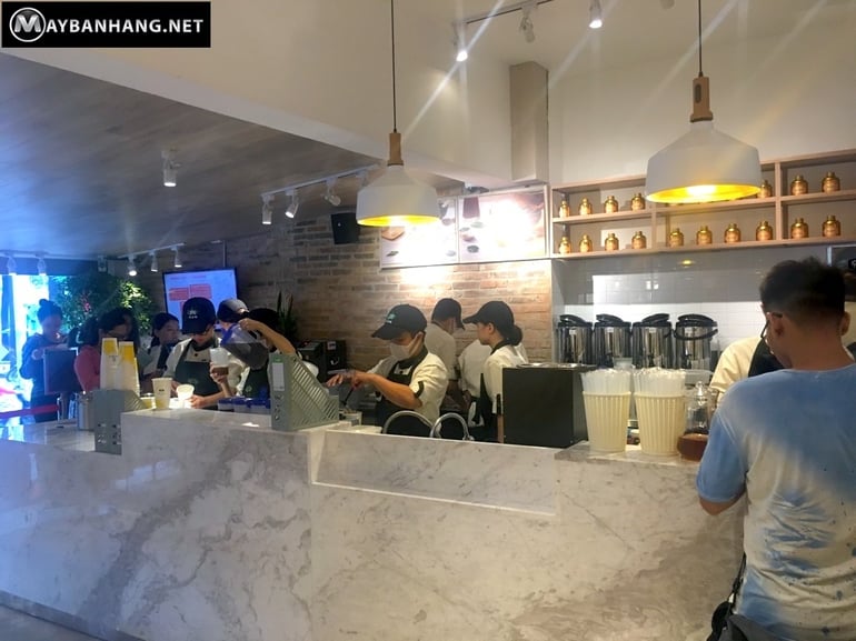 Bên trong quán trà sữa Ten Ren Tea