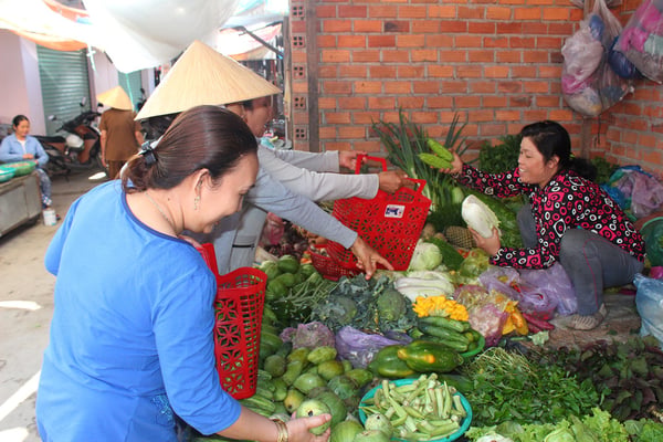 người tiêu dùng có thói quen mua thực phẩm ở chọ