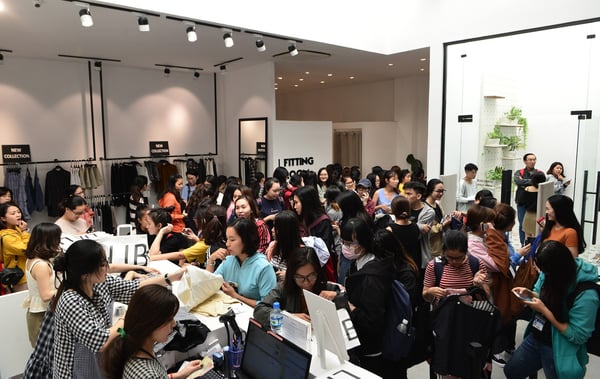 chủ shop bận rộn ngày lễ