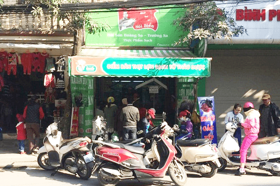 Hải Sản Sói biển luôn tấp nập khách ra vào (Ảnh st từ Hải sản Sói Biển)