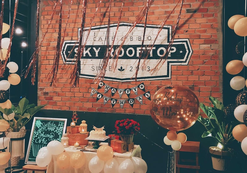 Sky-rooftop-cafe-bbq-background