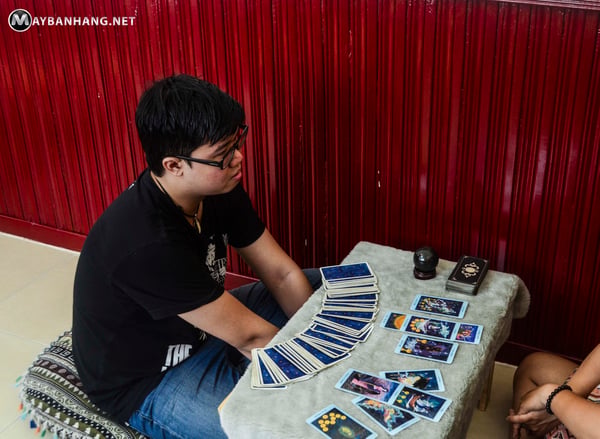 Nhng bạn tư vấn tại Morgana Tarot Coffee có thể đưa ra những lời khuyên và sự dự báo khá chính xác