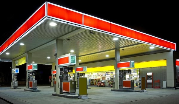 Xăng và dầu diesel là mặt hàng tiêu biểu cho sản phẩm mang tính đảm bảo