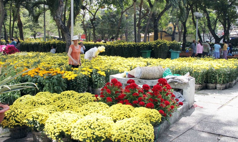 Mua hoa tươi dịp tết