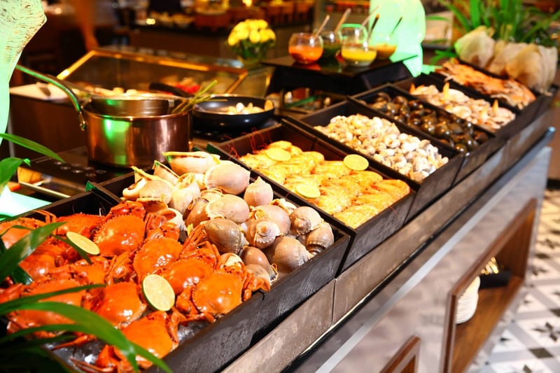 Món ăn buffet đa dạng, ngon miệng và luôn đẹp mắt