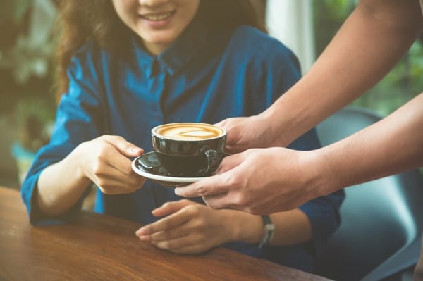 Hãy chăm sóc khách hàng ngay lần đầu gặp mặt