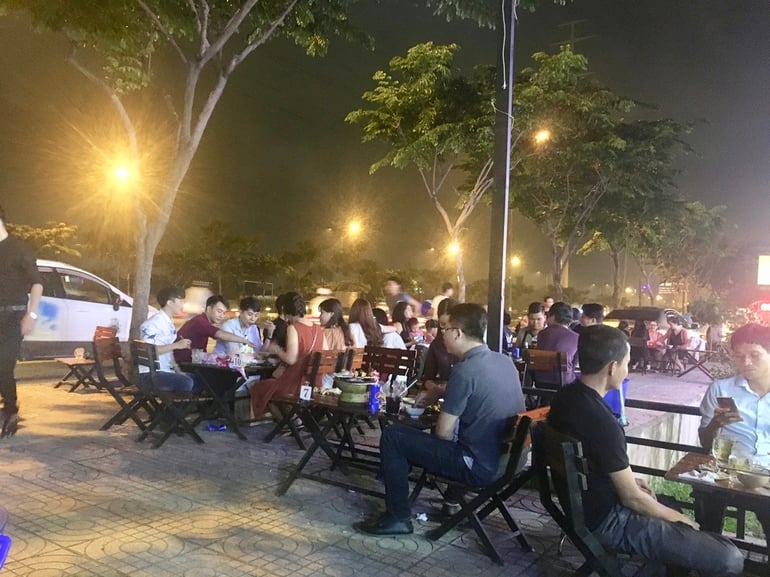 Quán nhậu đông khách