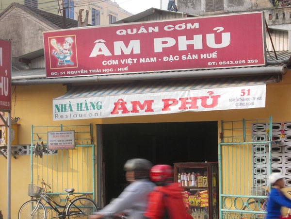 quán cơm âm phủ ở Huế