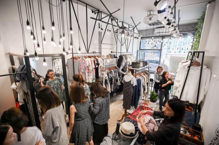 Thiết kế ánh sáng cho shop thời trang