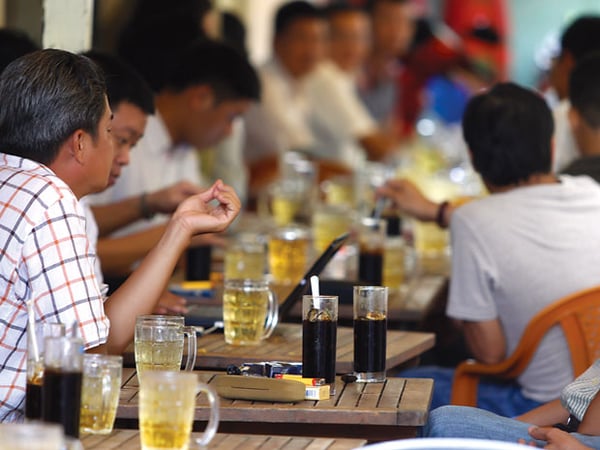 Nên chọn mặt bằng quán cafe dễ lui tới