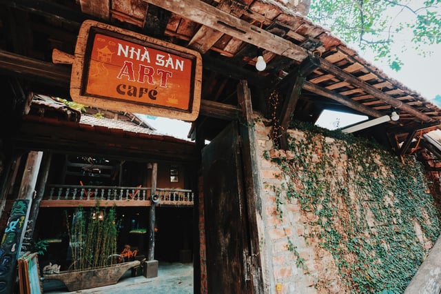quan-cafe-nha-san-phong-cach-doc-dao.jpg