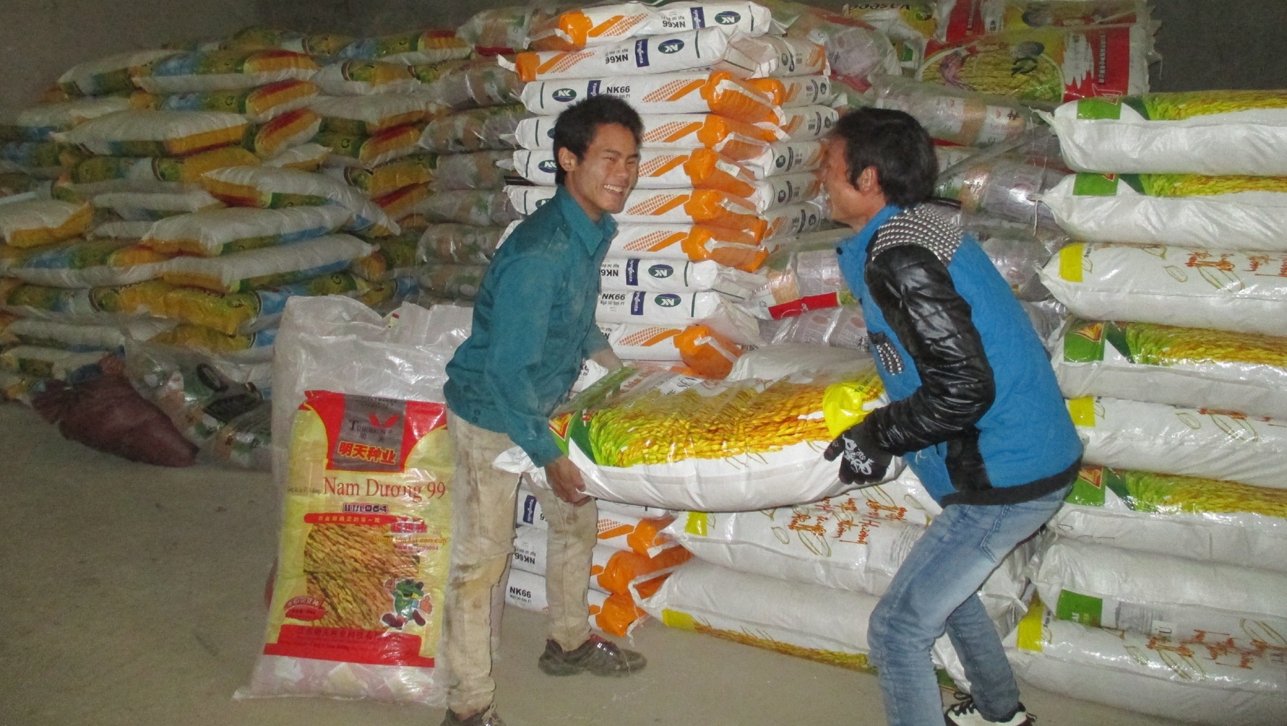 Quản lý nhân viên cửa hàng vật tư nông nghiệp