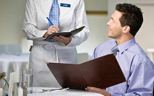 tuyển dụng nhân viên phục vụ có tâm