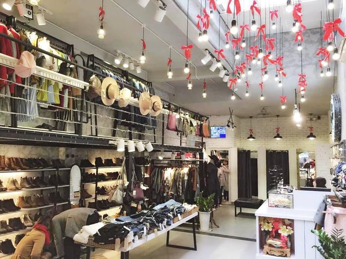 Chọn đèn cho shop thời trang nữ