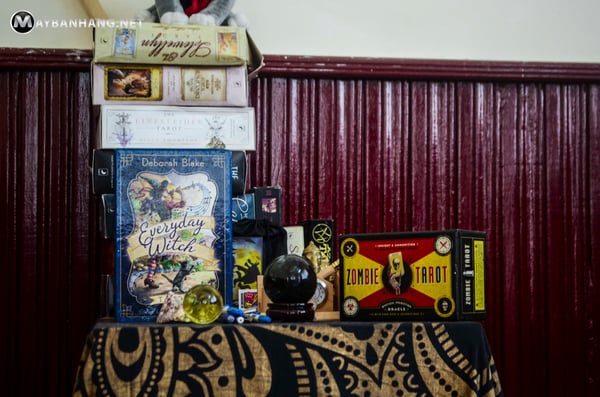 Và mình đã quyết định mở ra mô hình dịch vụ gồm cafe thư giãn kết hợp với Tarot