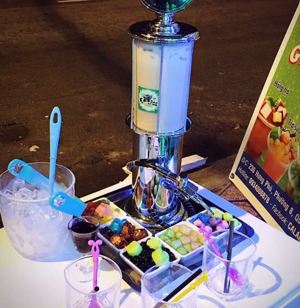Tháp trà sữa mới lạ, độc đáo thu hút sự tò mò của nhiều khách hàng