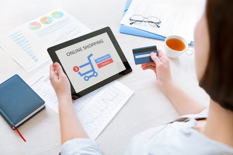 Mua sắm online đang là xu hướng của dân văn phòng