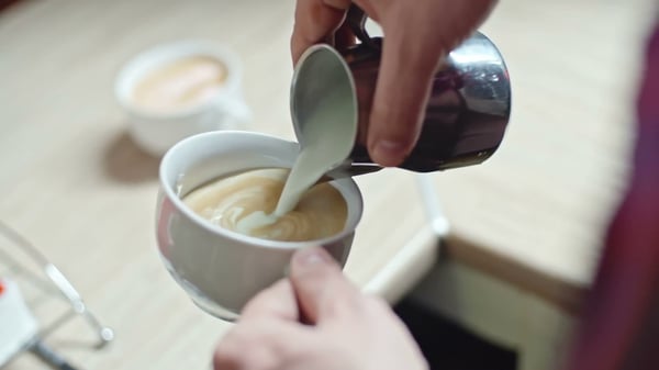 Bạn nên sử dụng nhiều bình đựng sữa riêng cho nhiều món có lượng sữa khác nhau
