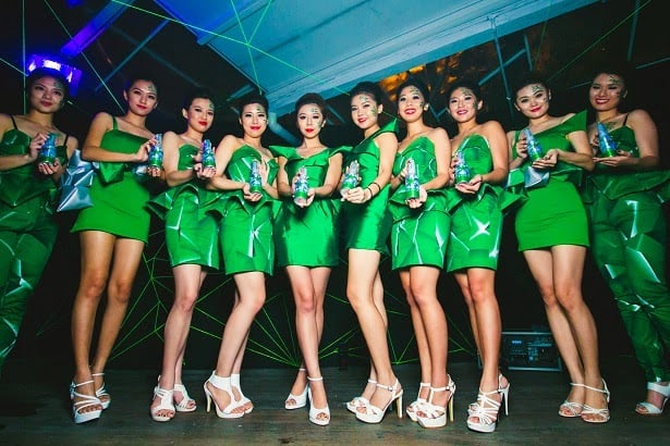 Nhân viên phục vụ quán nhậu