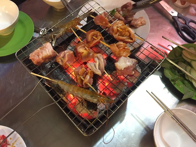 Quan an do nuong dong khach