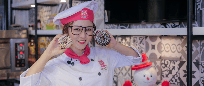 Nhân viên cửa hàng bánh ngọt cần làm những gì?