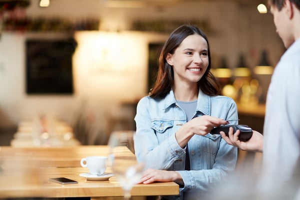 Khách hàng cảm thấy họ sẽ được phục vụ tốt hơn tại quán của bạn mới là lý do khiến họ hài lòng và quay trở lại lần sau