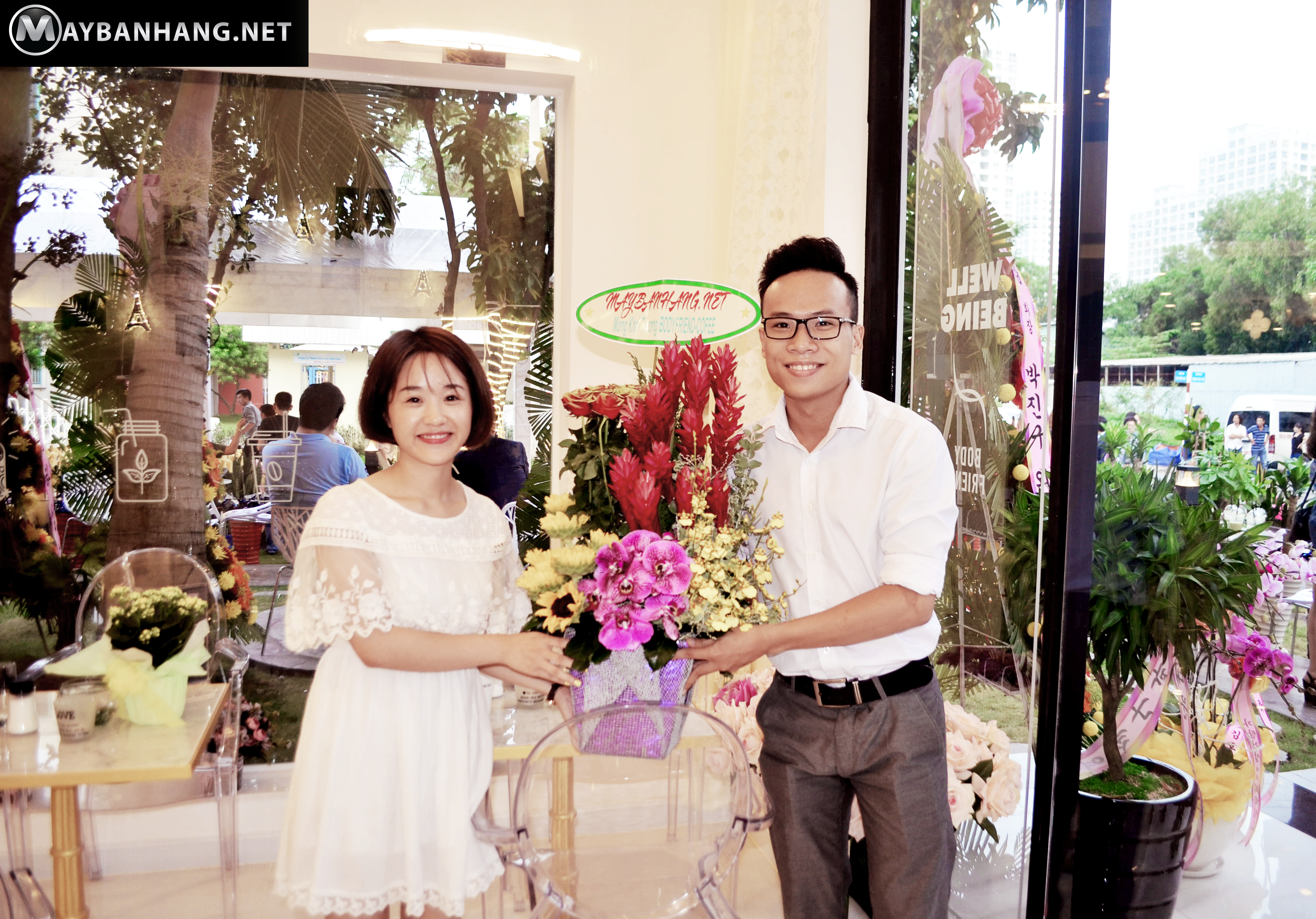 HÌNH ẢNH BUỔI KHAI TRƯƠNG QUÁN CAFE MÁT XA HÀN QUỐC ĐẦU TIÊN TẠI VIỆT NAM